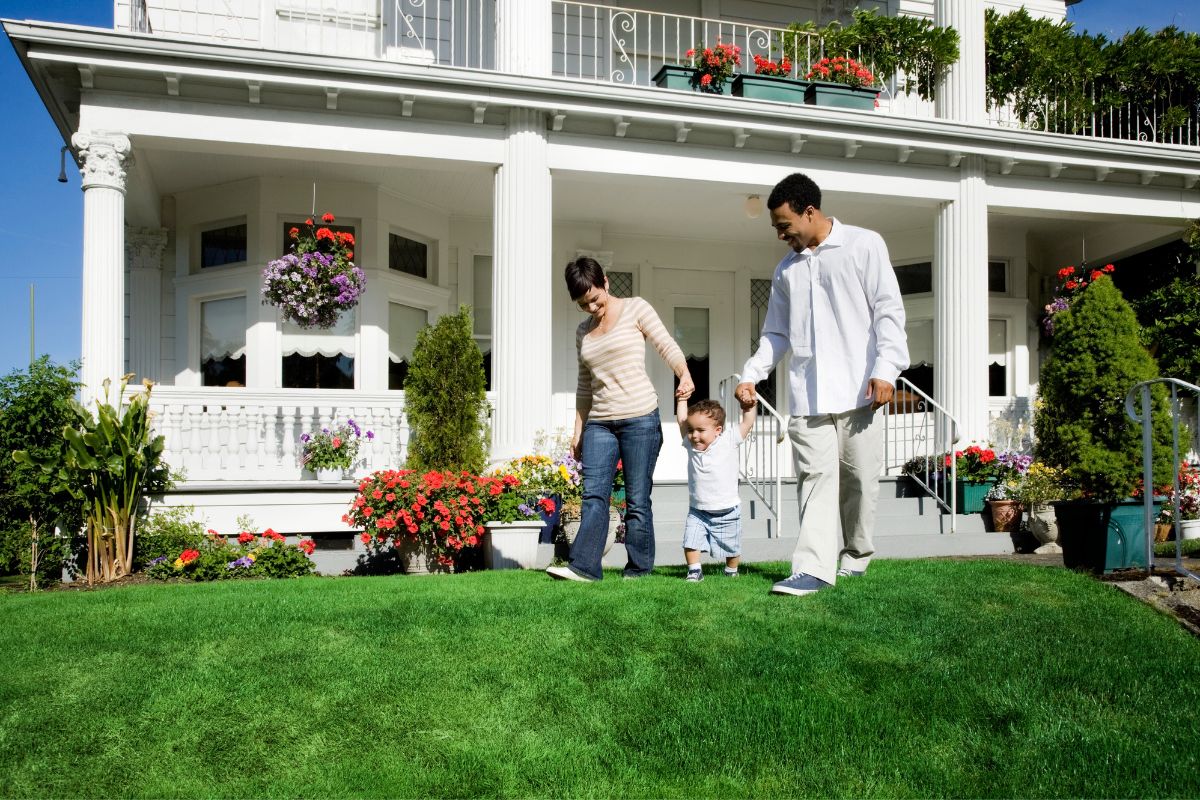 How to Design an Inviting Front Yard Garden