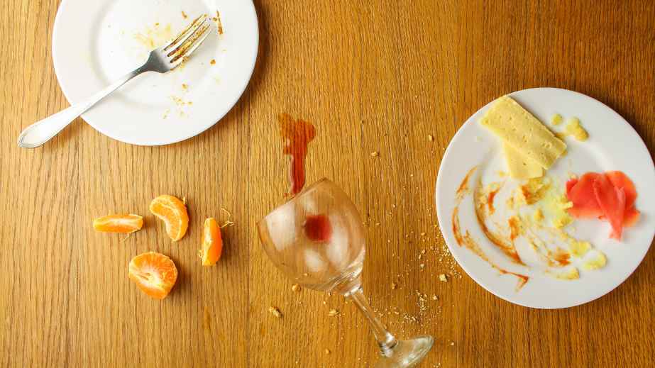 20 Unforgivable Blunders When Dining Out: Don’t Be Caught Making These