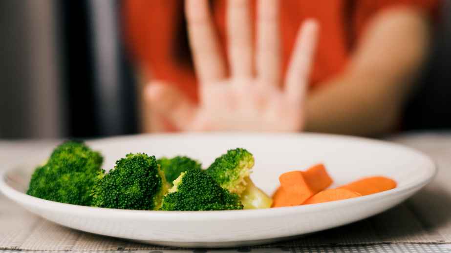 20 Unforgivable Blunders When Dining Out: Don’t Be Caught Making These