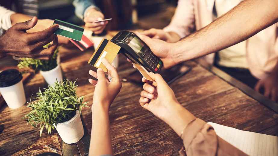 20 Unforgivable Blunders When Dining Out: Don’t Be Caught Making These