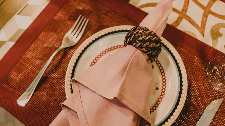 20 Unforgivable Blunders When Dining Out: Don’t Be Caught Making These