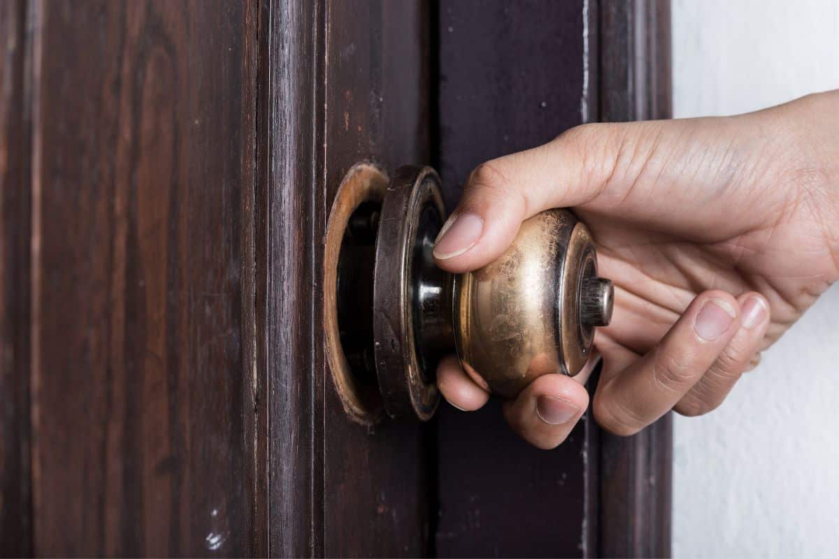 15 Common Mistakes That Unknowingly Make Your Home Look Bad