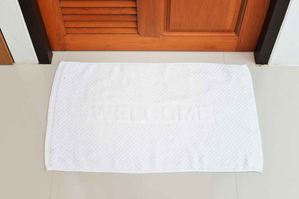 17 Clever Hacks to Spruce up Your Home Before Your Guests Show Up