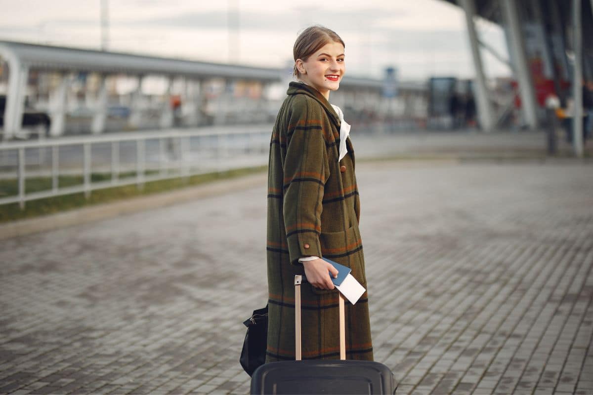 Airport Travel Outfit Ideas: Stylish and Comfortable Options for Your Journey