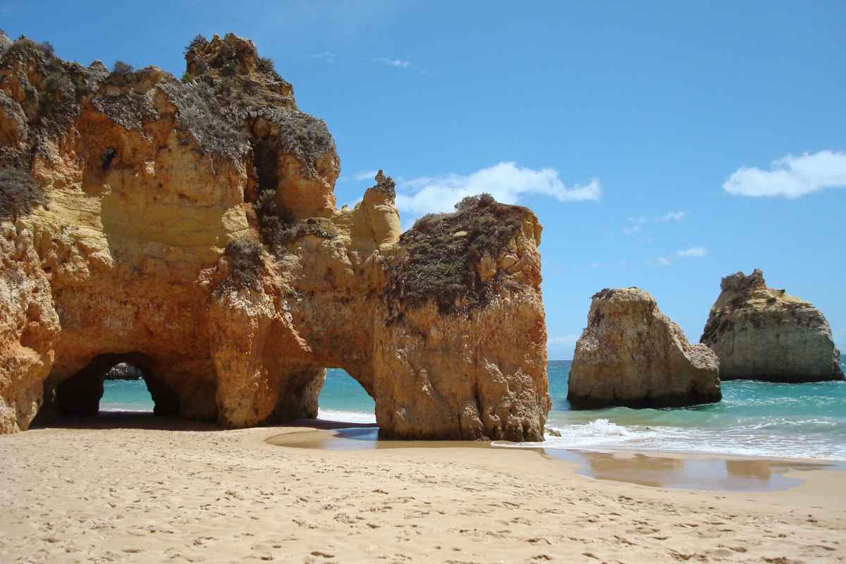 Algarve, Portugal, is a perfect holiday destination. The region boasts stunning coastline, charming old towns, natural parks, world-class golf courses, and delicious cuisine. Soak in the sun, explore the history, and enjoy warm hospitality.