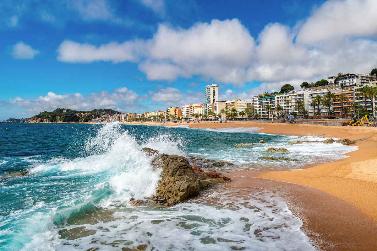 Spain is a great holiday destination this season. It offers a rich historical backdrop, diverse landscapes, and enticing cuisine. From Barcelona to Seville to Valencia, Spain promises an unparalleled sensory experience. The country's blend of traditional customs and modern attractions, along with its temperate winter climate, make it perfect for holiday travelers seeking culture, adventure, and gastronomic delights.