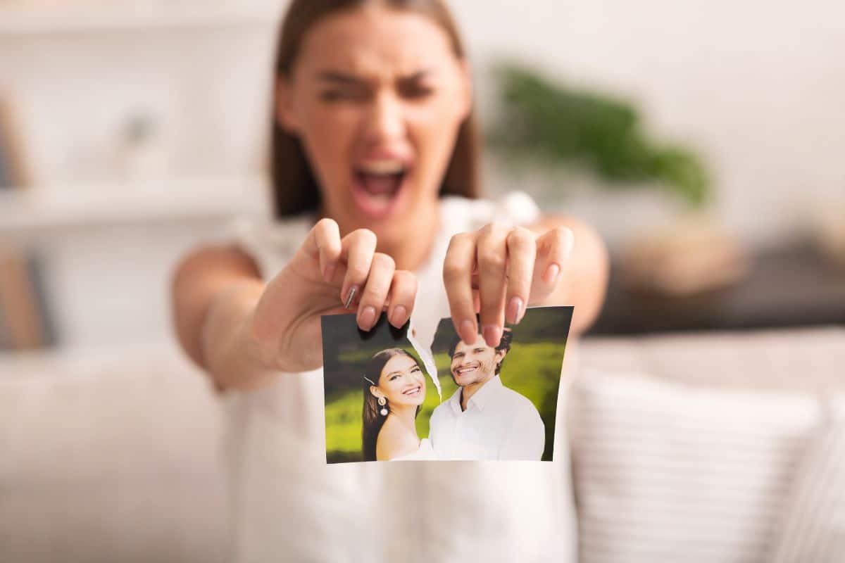 15 Things You Should Never Post on Social Media About a Relationship