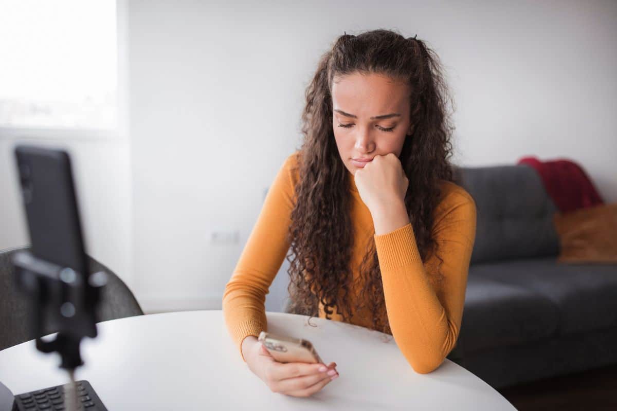 15 Things You Should Never Post on Social Media About a Relationship