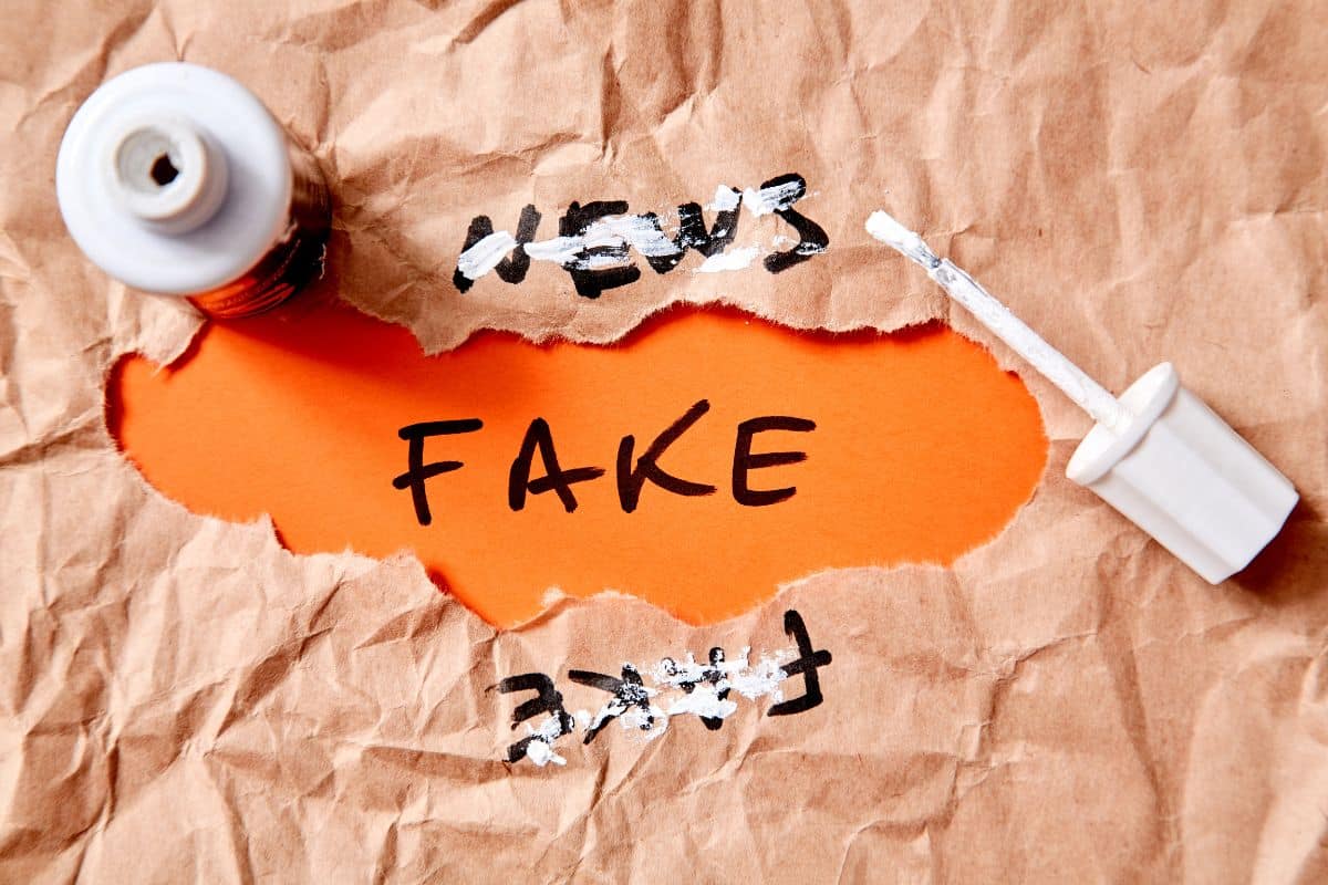 15 Things You Should Never Post on Social Media About a Relationship