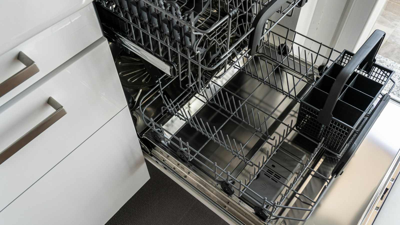 How to Clean a Dishwasher to Reduce Smells and Dirt